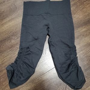 Lululemon in the flow crops